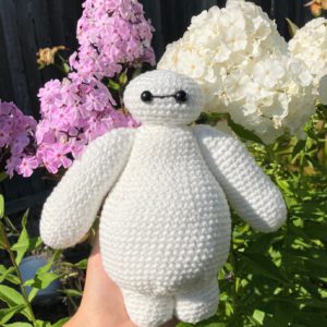 Crochet Baymax in front of flowers